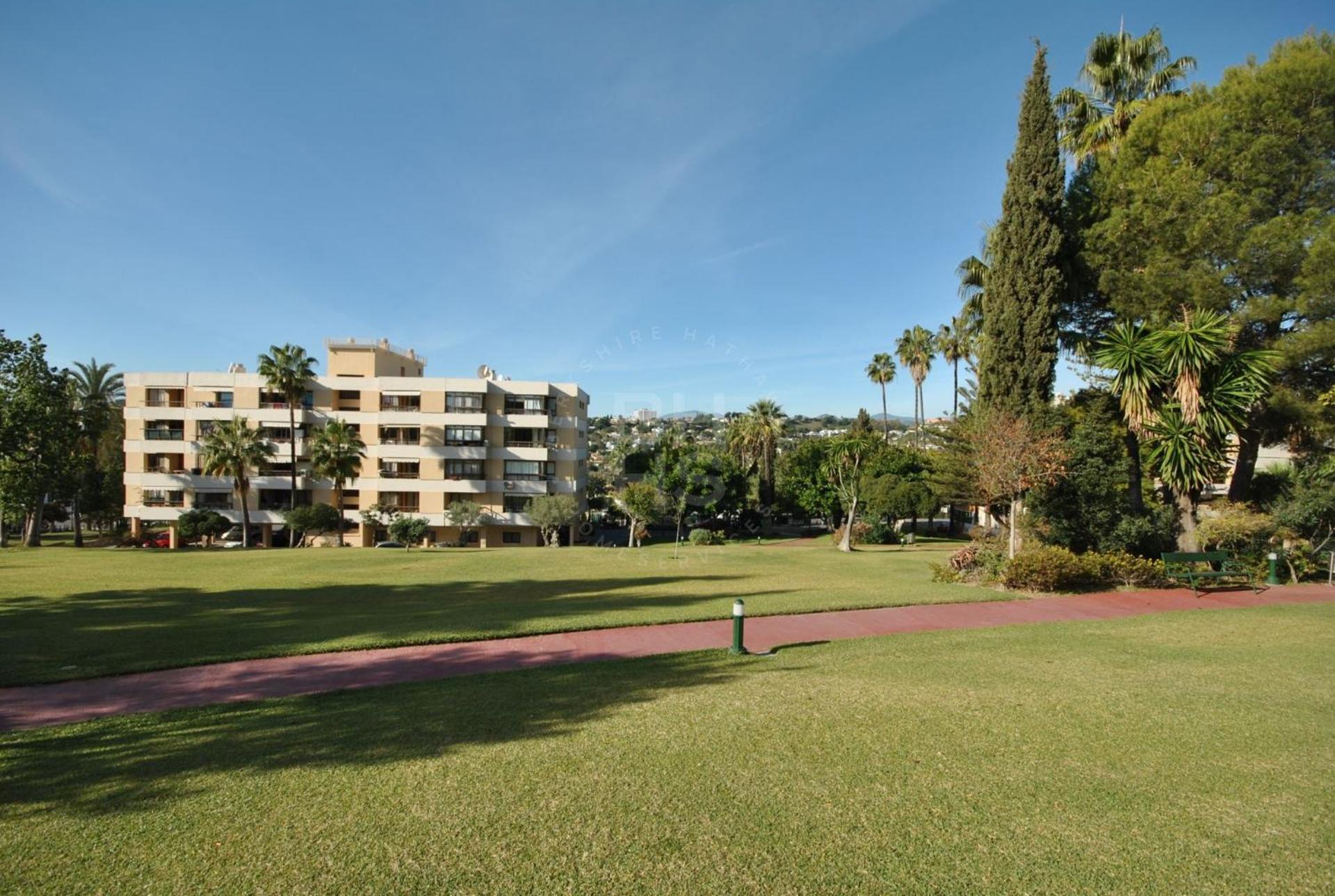 Апартаменты Torres De Aloha 2 Bdr Puerto Banus Марбелья Экстерьер фото